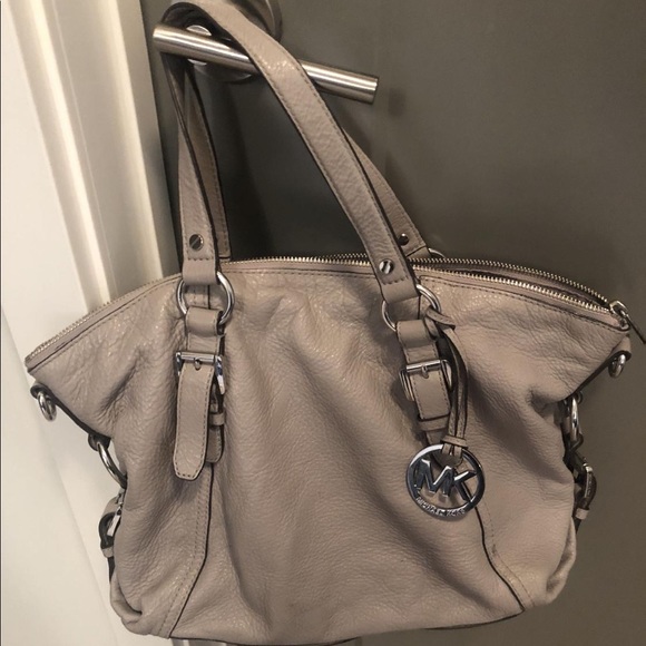 Michael Kors Authentic grey pebble leather bag - Picture 1 of 4